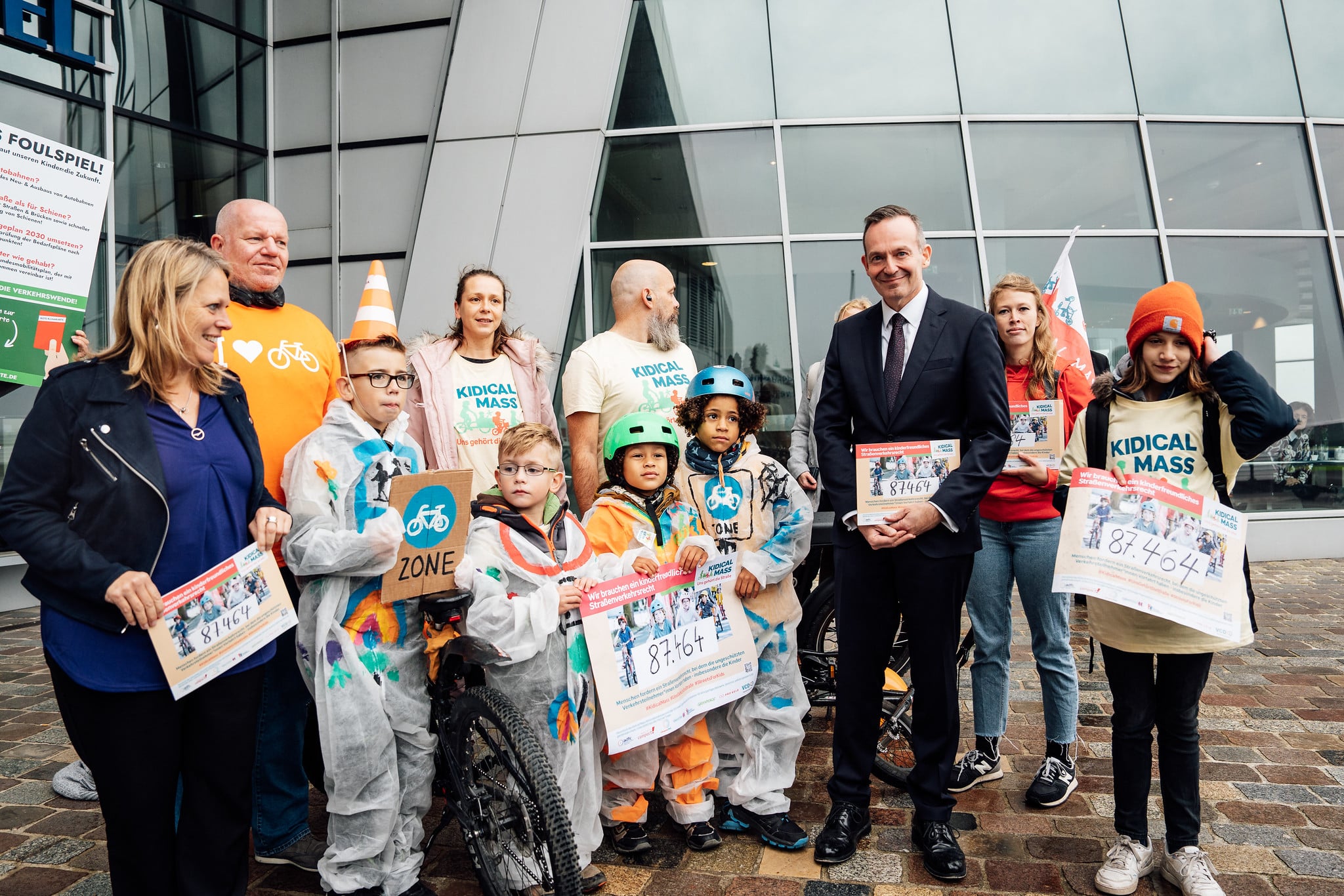 Petitonsuebergabe an Bundesminister für Verkehr Volker Wissing